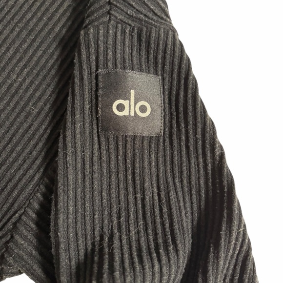ALO Yoga Tops - Alo Yoga Ribbed Cropped Long Sleeve Top | Black Minimalist Loungewear | Size S